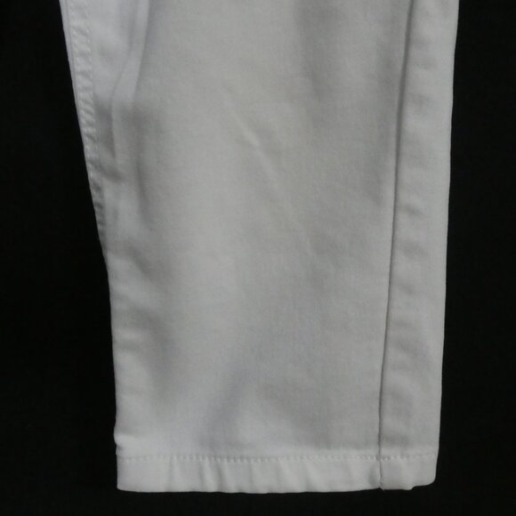 SUKO JEANS | size 4 | Classic White Cropped Capris - Picture 9 of 16